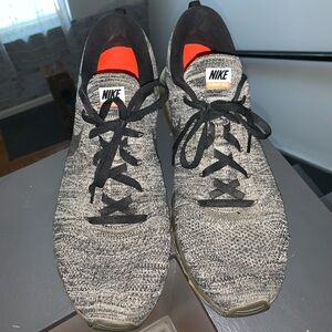 Nike Flyknit Max